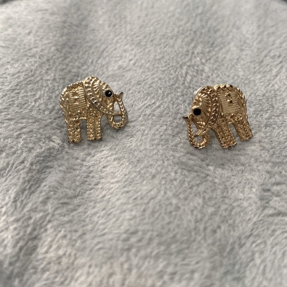 Cute little elephant earrings! - Picture 1 of 3